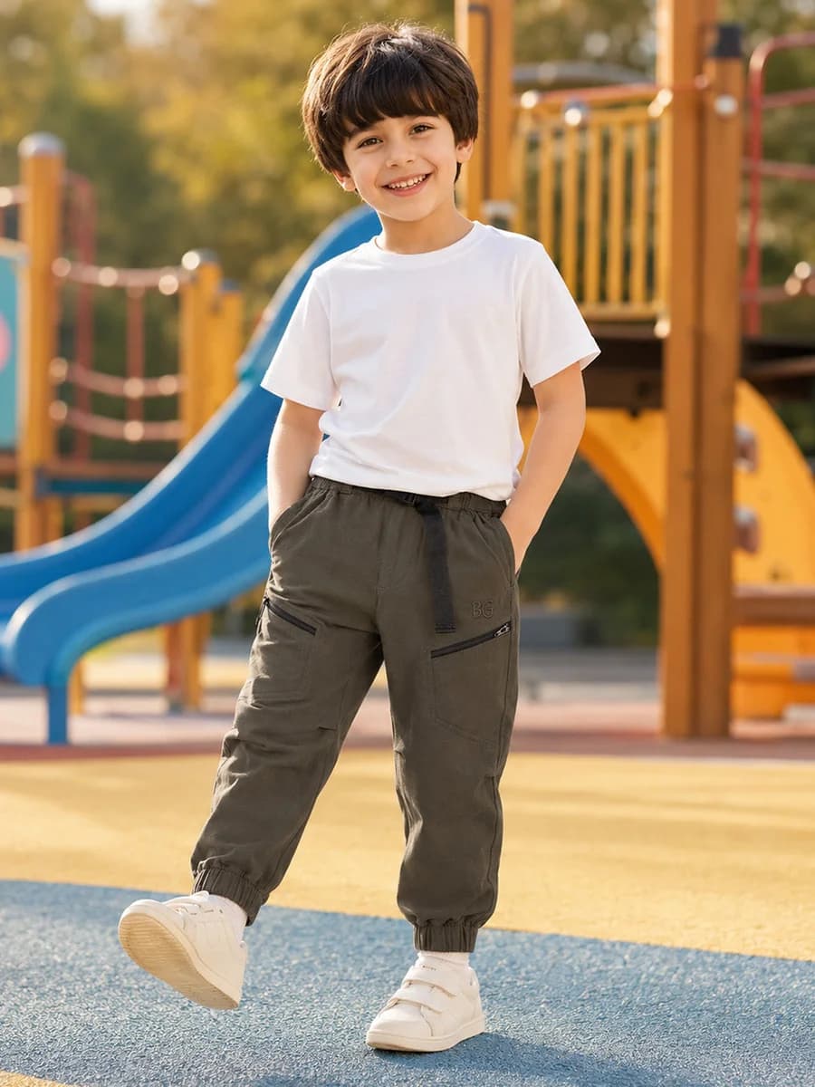 Blue Giraffe Boys Green Solid Regular Fit Jogger